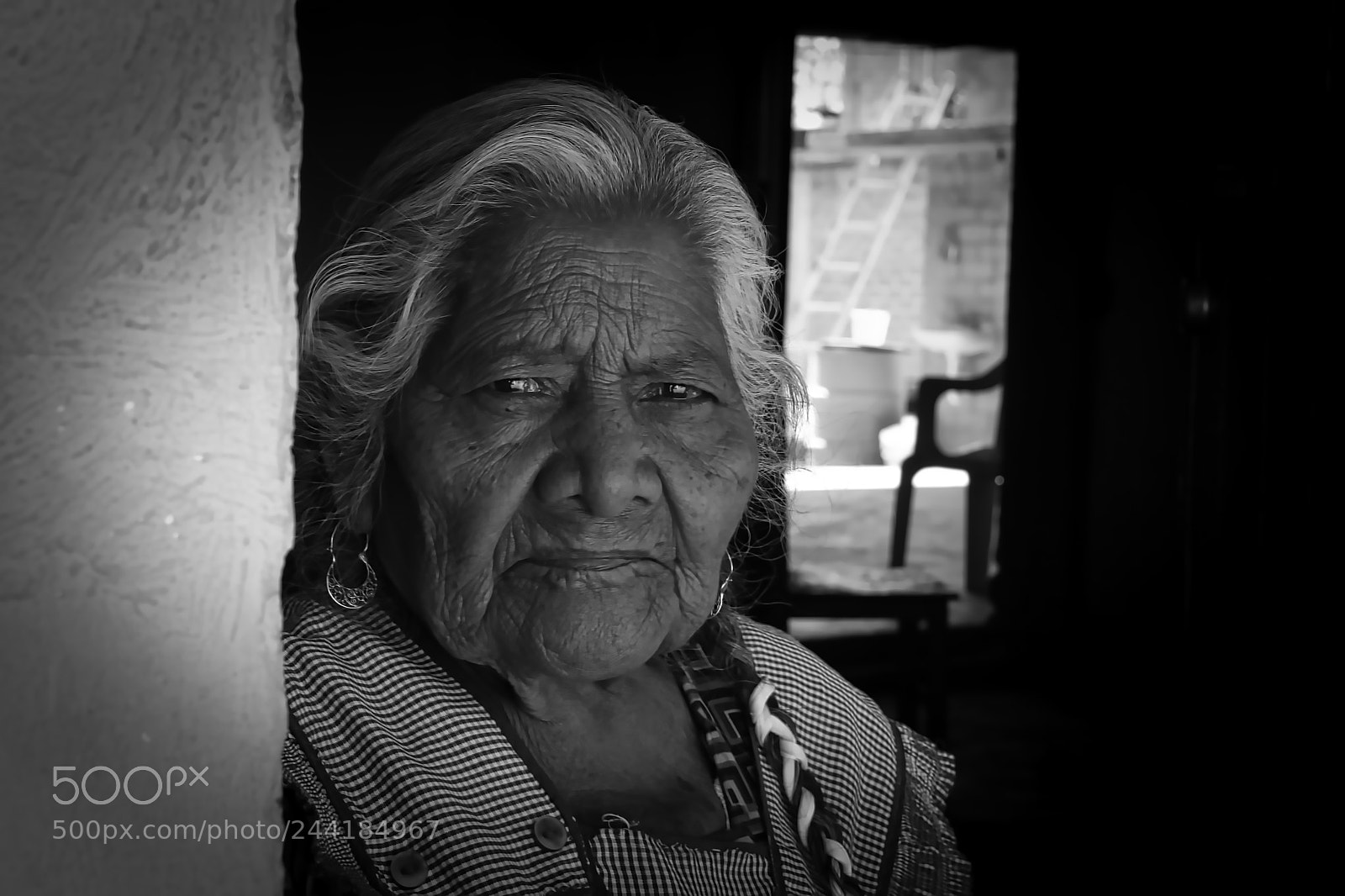 Canon EOS 550D (EOS Rebel T2i / EOS Kiss X4) sample photo. Old woman old memories photography