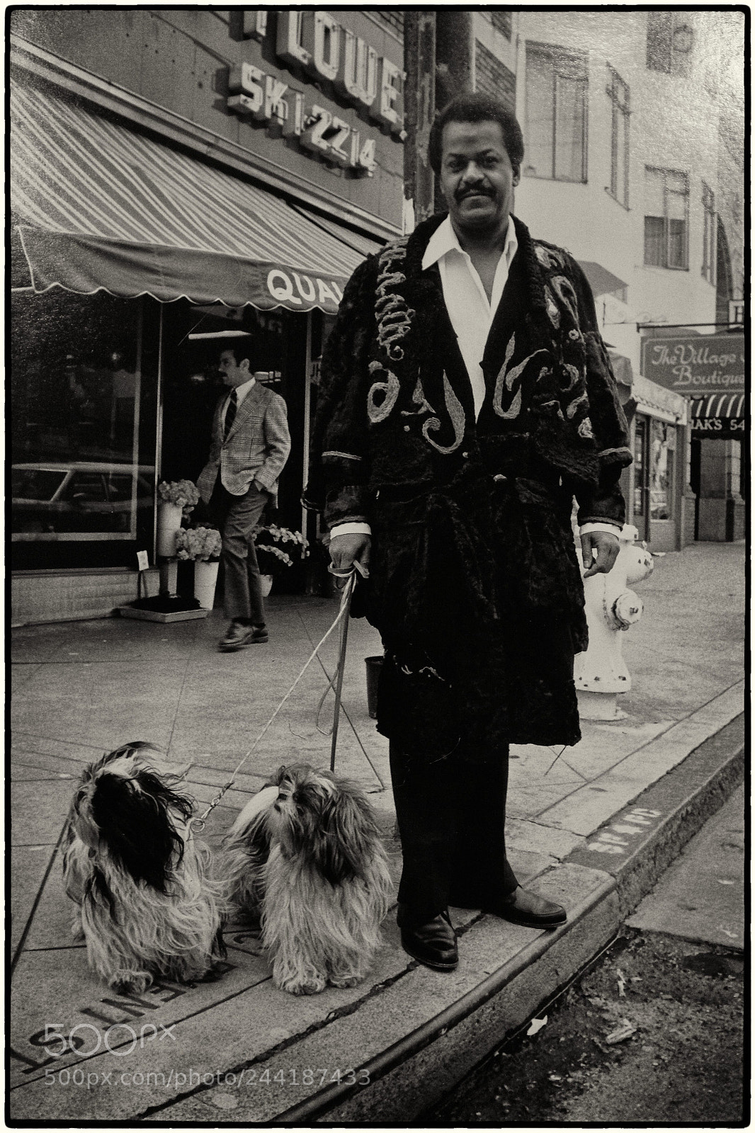 Fujifilm X100T sample photo. Dogs and their people photography