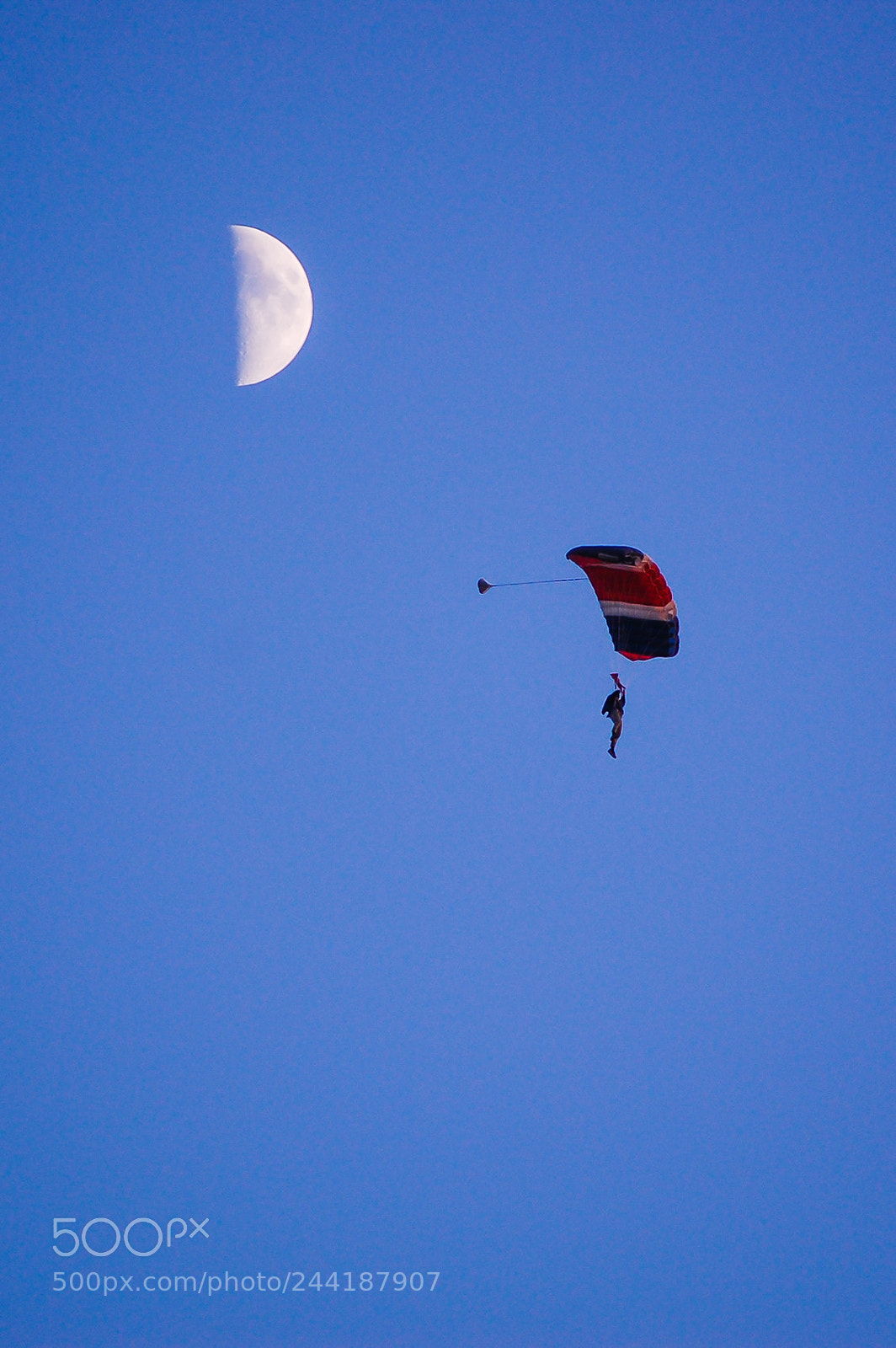 Nikon D40 sample photo. Skydiver photography