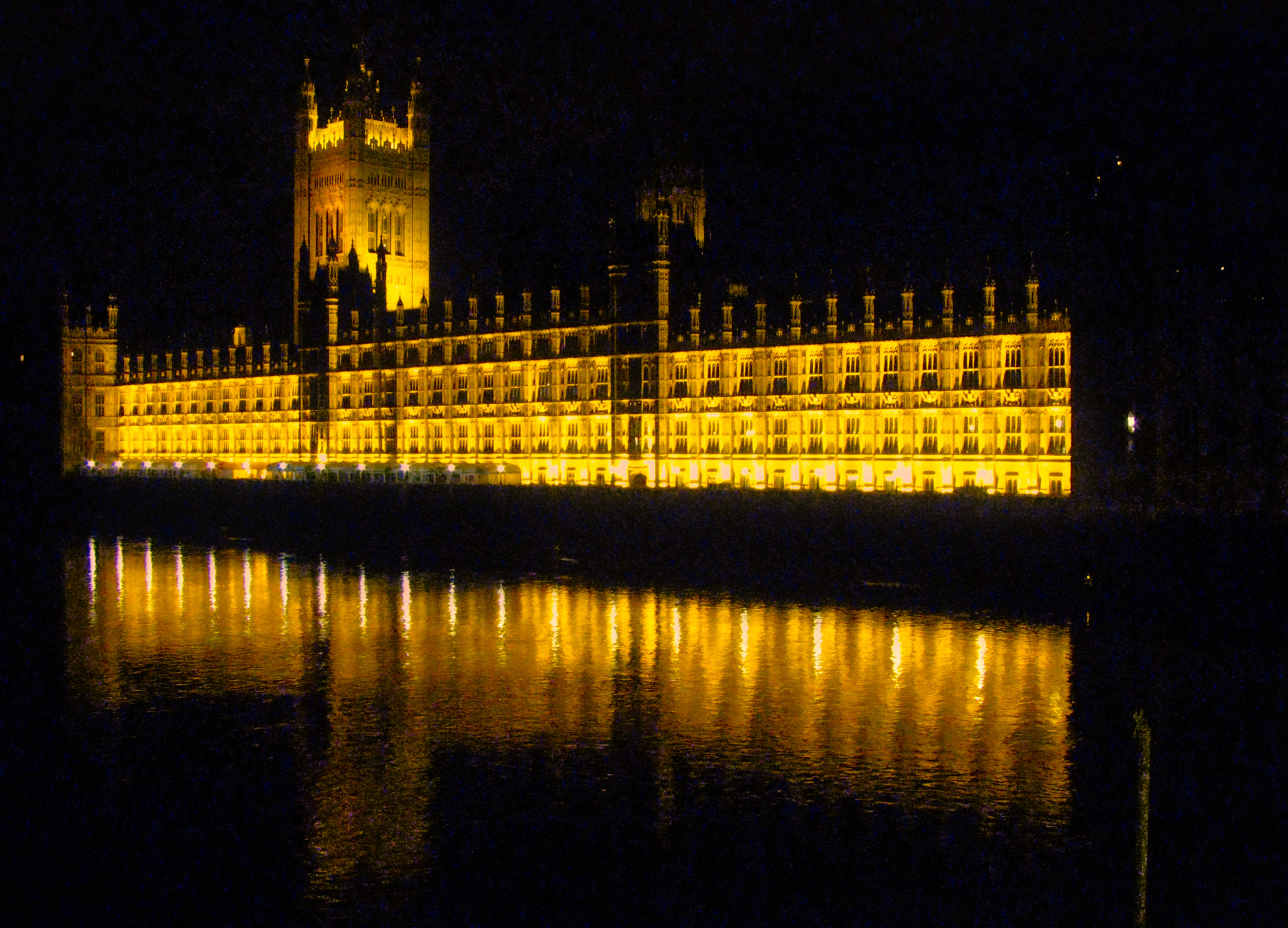 Canon POWERSHOT SX100 IS sample photo. Parliament night photography