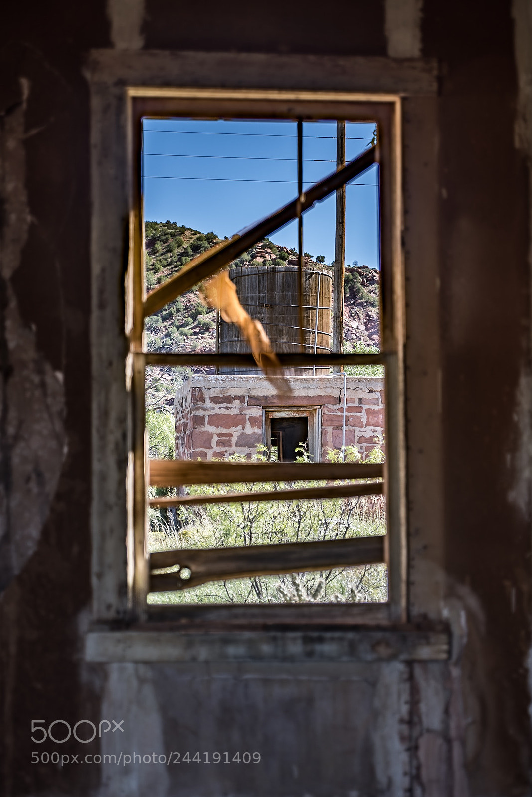 Nikon D810 sample photo. Abandoned house and water photography