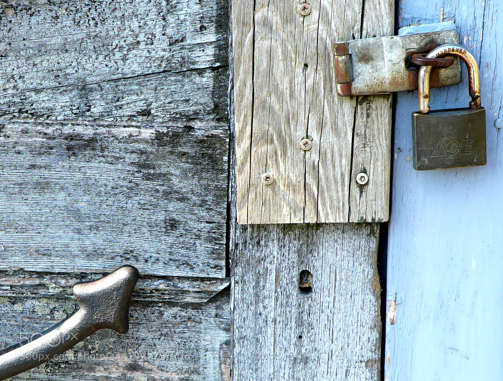 Sony a6500 sample photo. A lock photography