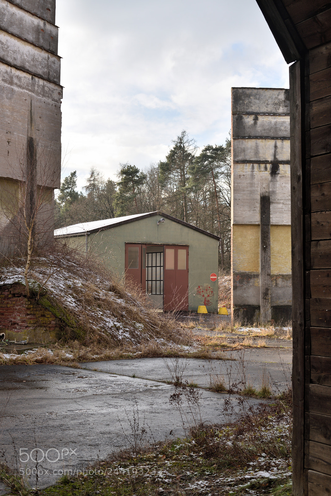 Nikon D750 + Nikon AF-S Nikkor 50mm F1.8G sample photo. Firing range garage photography