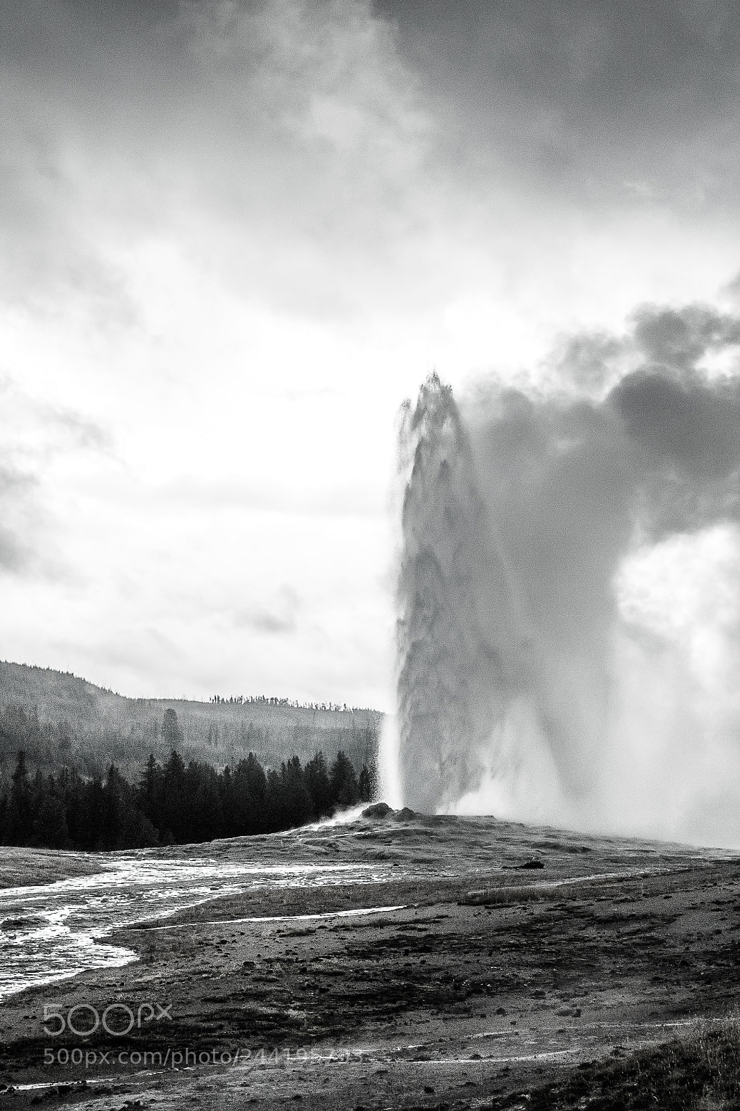 Canon EOS 1100D (EOS Rebel T3 / EOS Kiss X50) sample photo. Old faithful at yellowstone photography