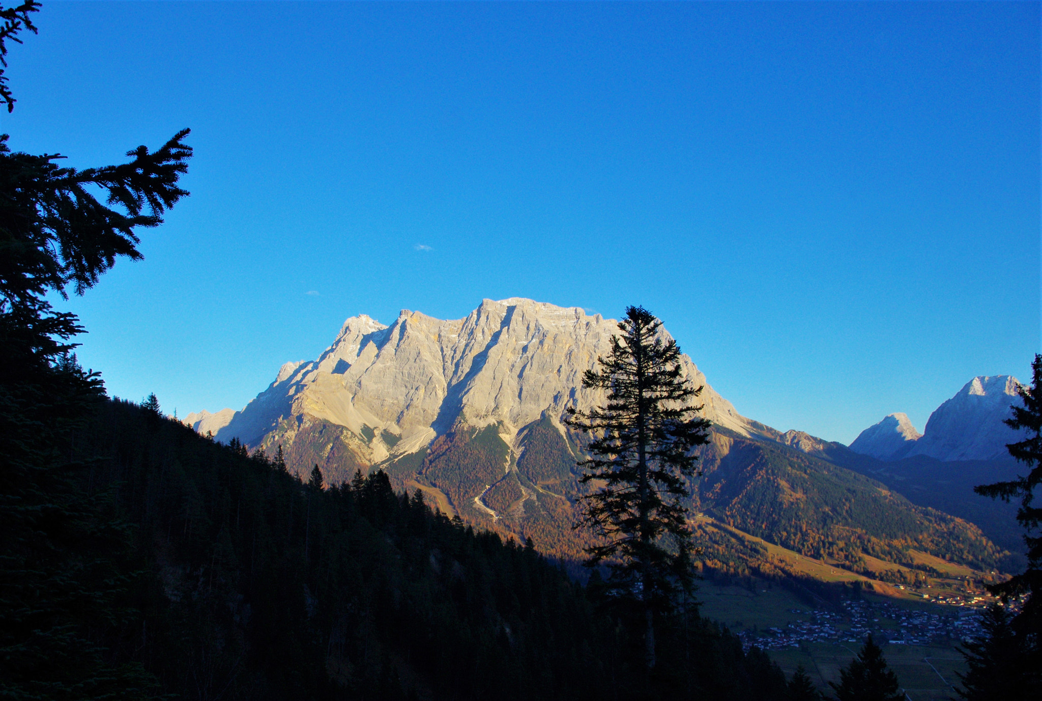 Pentax smc DA 18-55mm F3.5-5.6 AL sample photo. Wettersteinmassiv photography