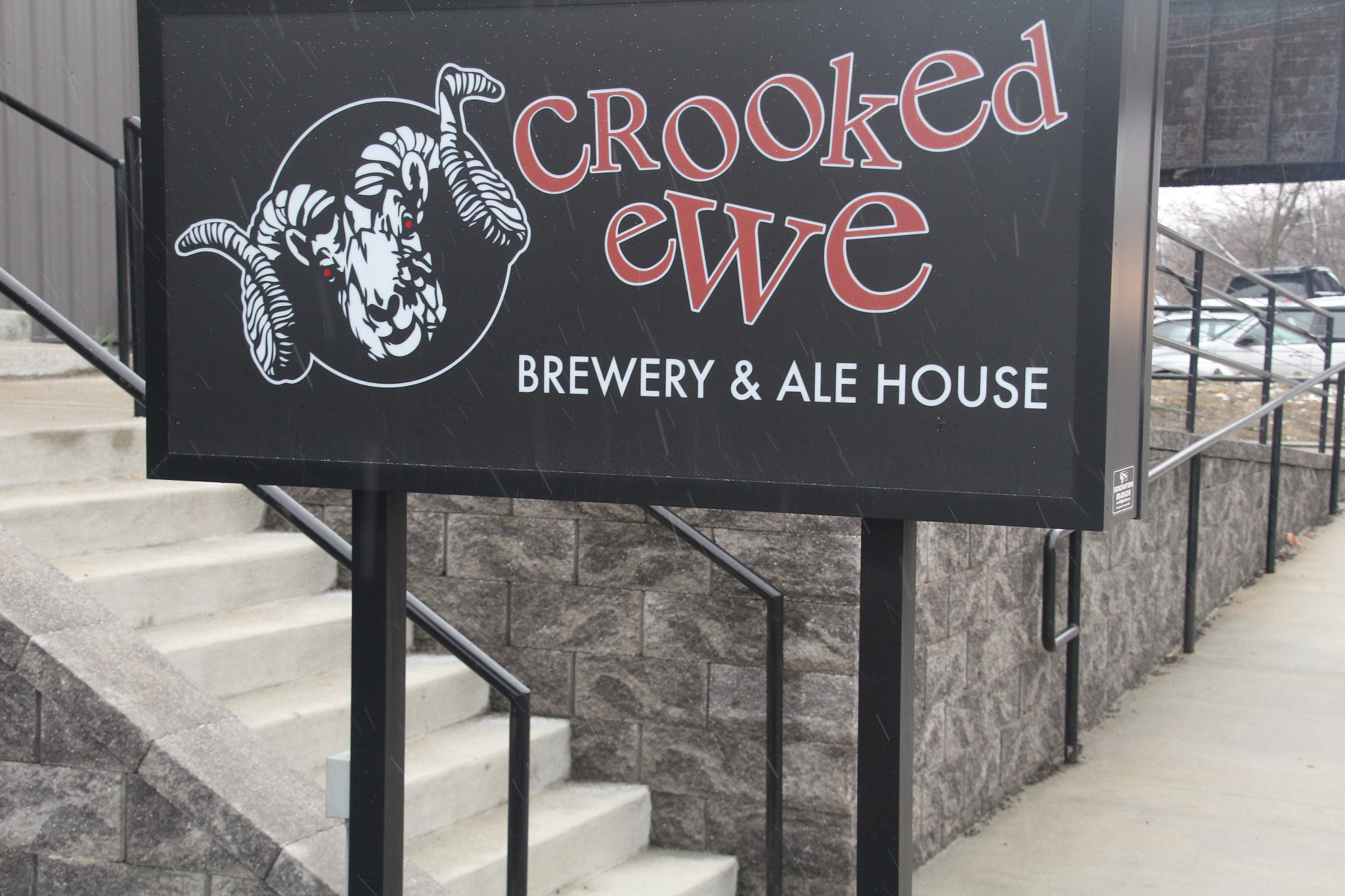Canon EOS 1200D (EOS Rebel T5 / EOS Kiss X70 / EOS Hi) sample photo. Crooked ewe brewery & ale house. 歪歪母羊啤酒廠和啤酒屋。 photography