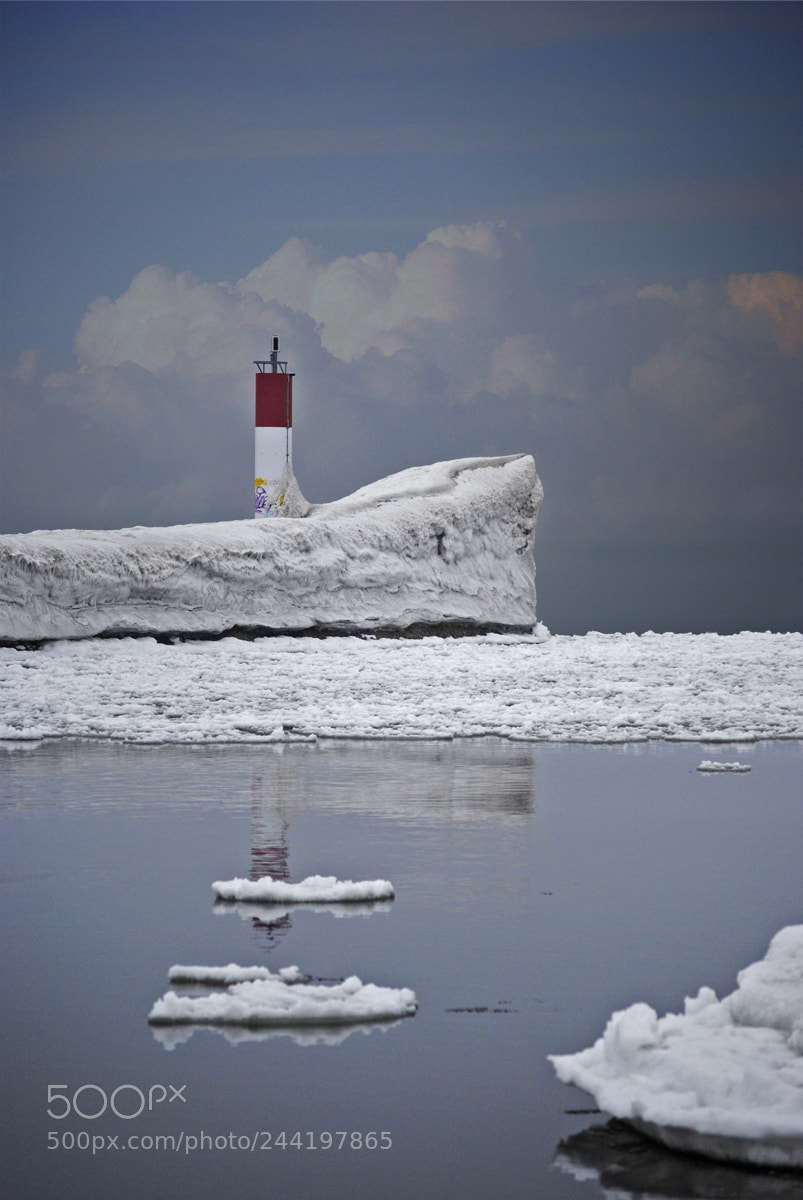 Nikon D3000 sample photo. Pier lite and frozen photography
