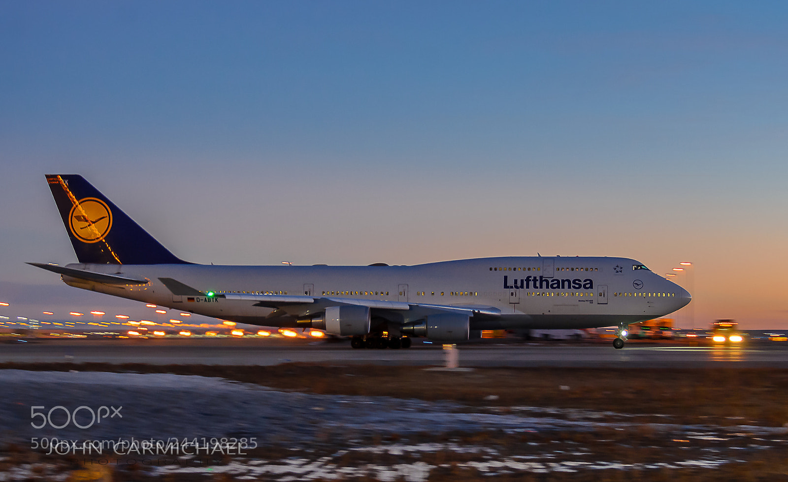 Nikon D7000 sample photo. Lufthansa 747-400 taxiing out photography