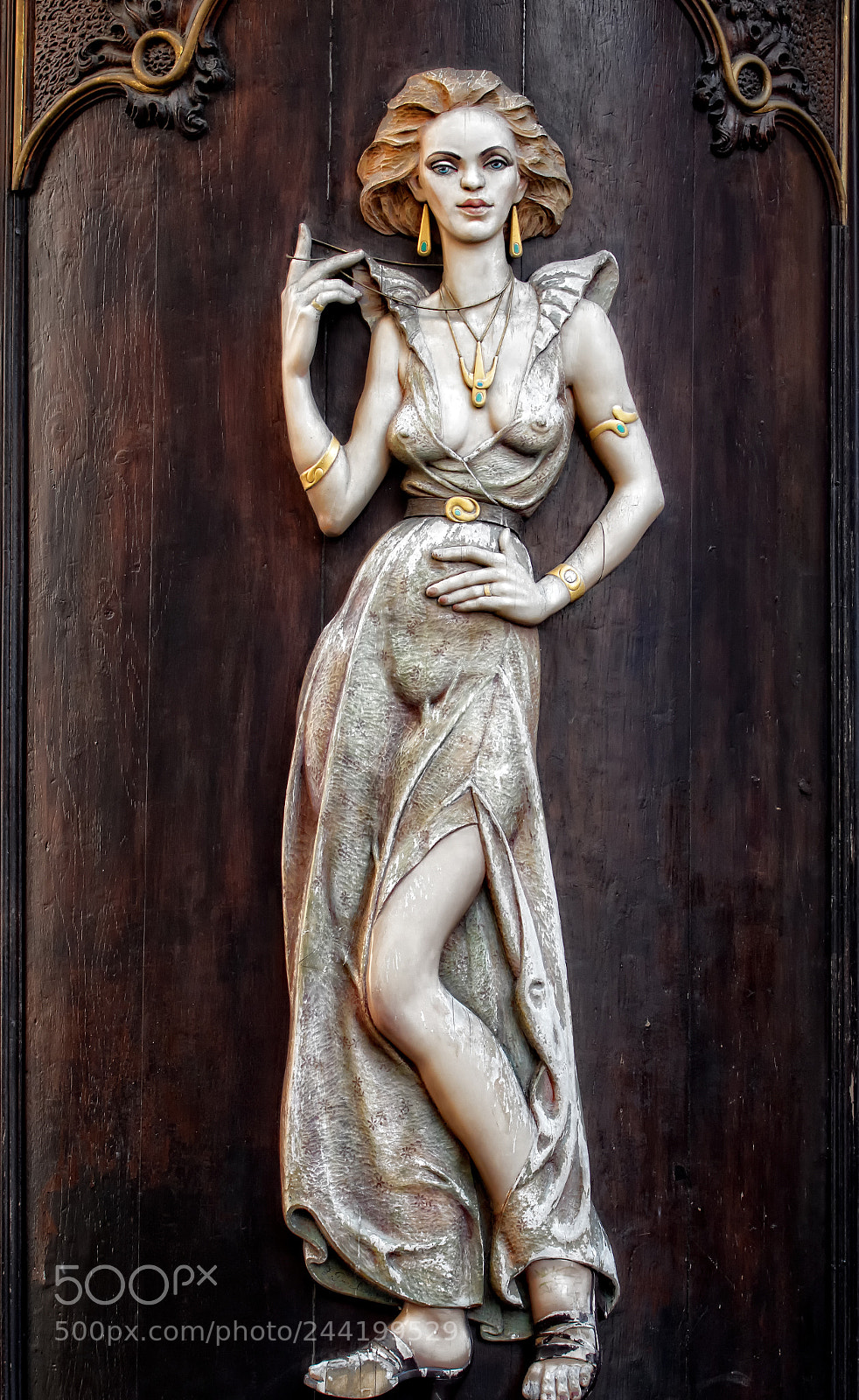 Canon EOS 7D Mark II sample photo. Wood relief of a photography