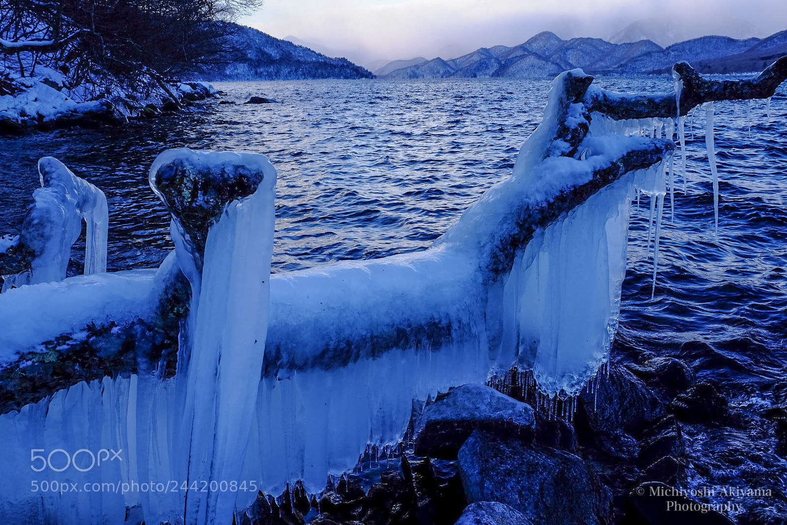 Fujifilm X-T1 sample photo. Lake-side ice pillar photography