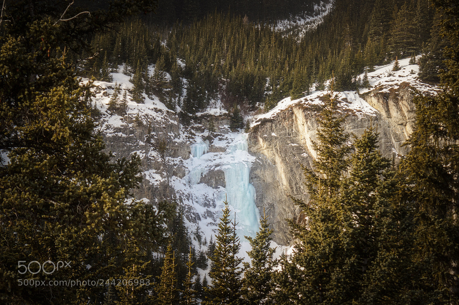 Canon EOS 600D (Rebel EOS T3i / EOS Kiss X5) sample photo. Frozen waterfall photography