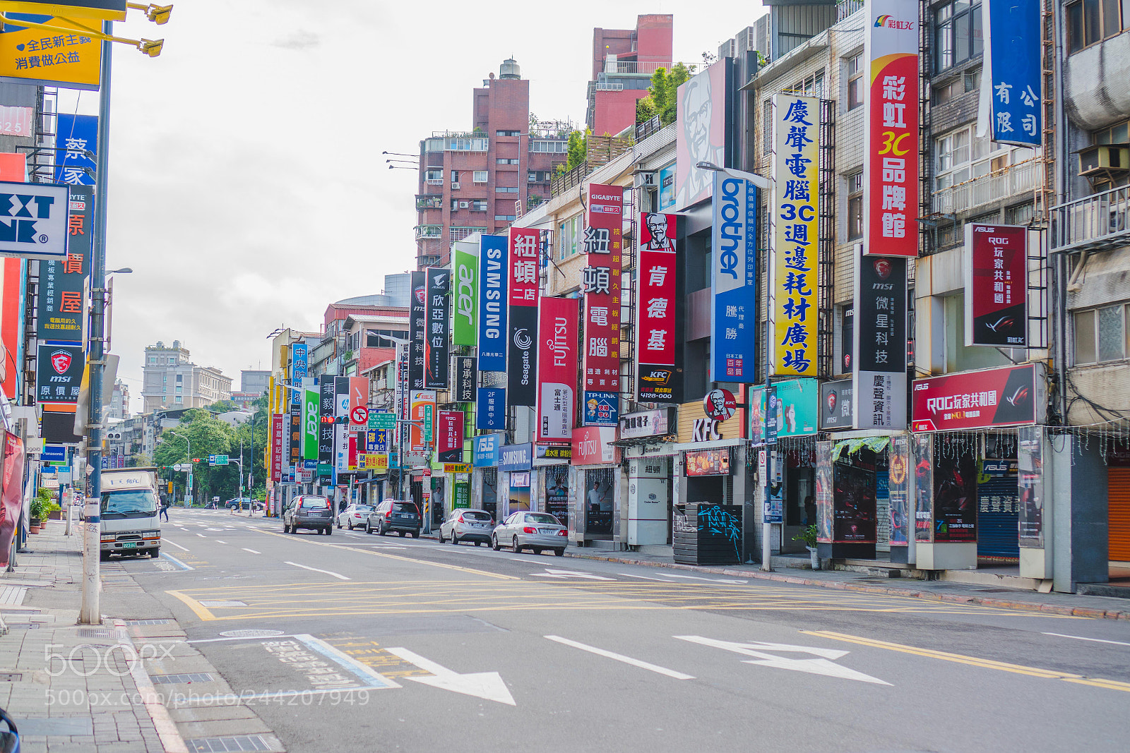 Sony a7R II sample photo. Taipei digital street photography