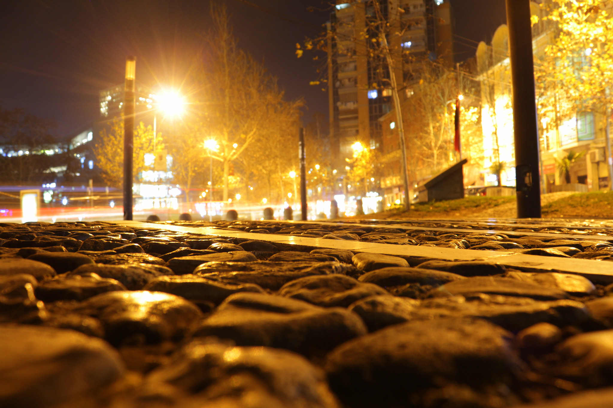 Canon EOS 650D (EOS Rebel T4i / EOS Kiss X6i) sample photo. Listen to the city photography