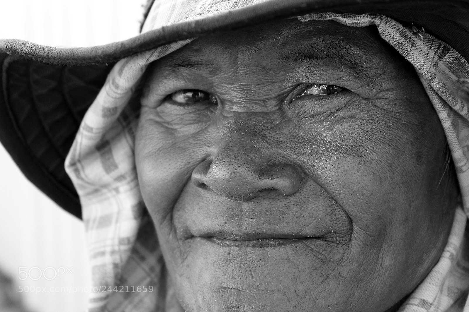 Canon EOS 650D (EOS Rebel T4i / EOS Kiss X6i) sample photo. Thai man photography