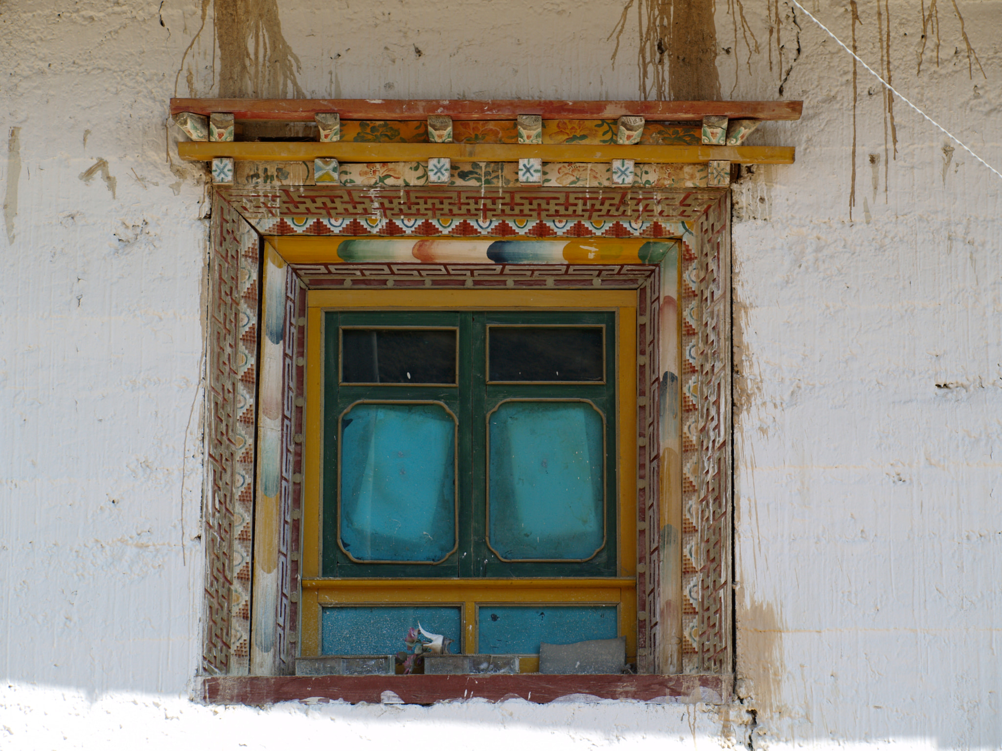 Olympus E-400 (EVOLT E-400) sample photo. Tibetan window. photography