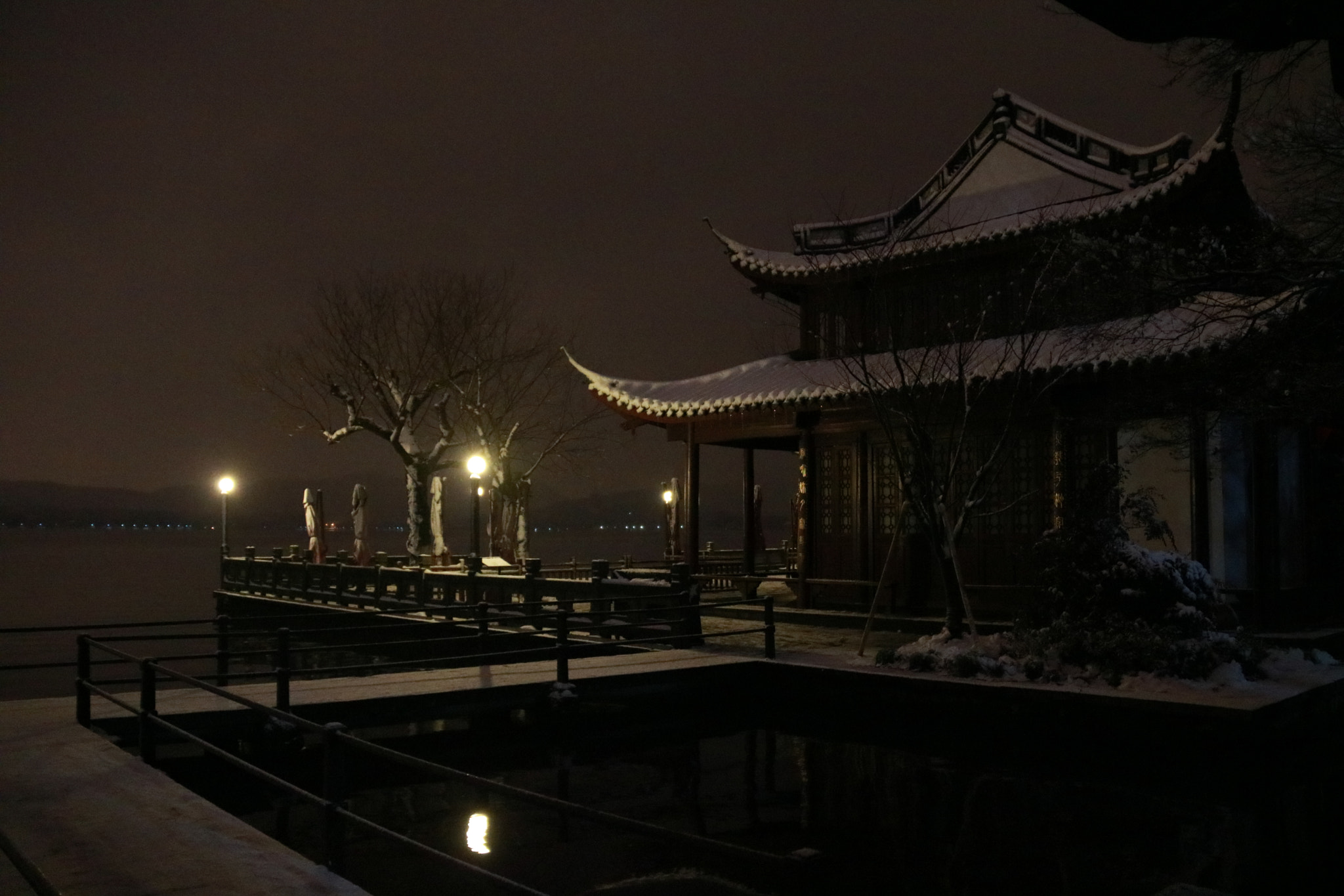 Canon EF-S 18-200mm F3.5-5.6 IS sample photo. 平湖秋月 photography
