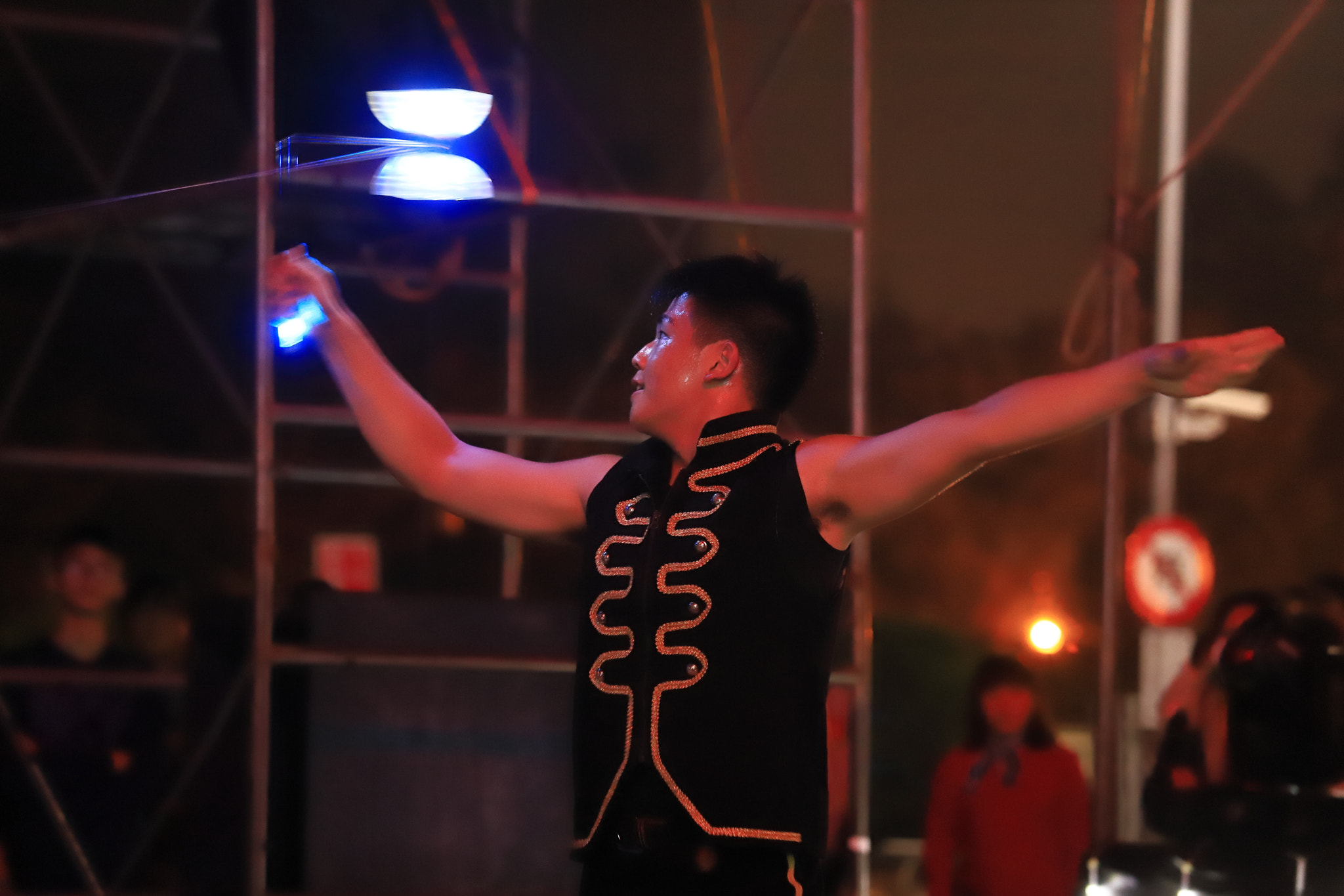 Canon EF 70-200mm F4L IS USM sample photo. Img_0619m diabolo. ディアボロ. 夜光扯鈴. photography