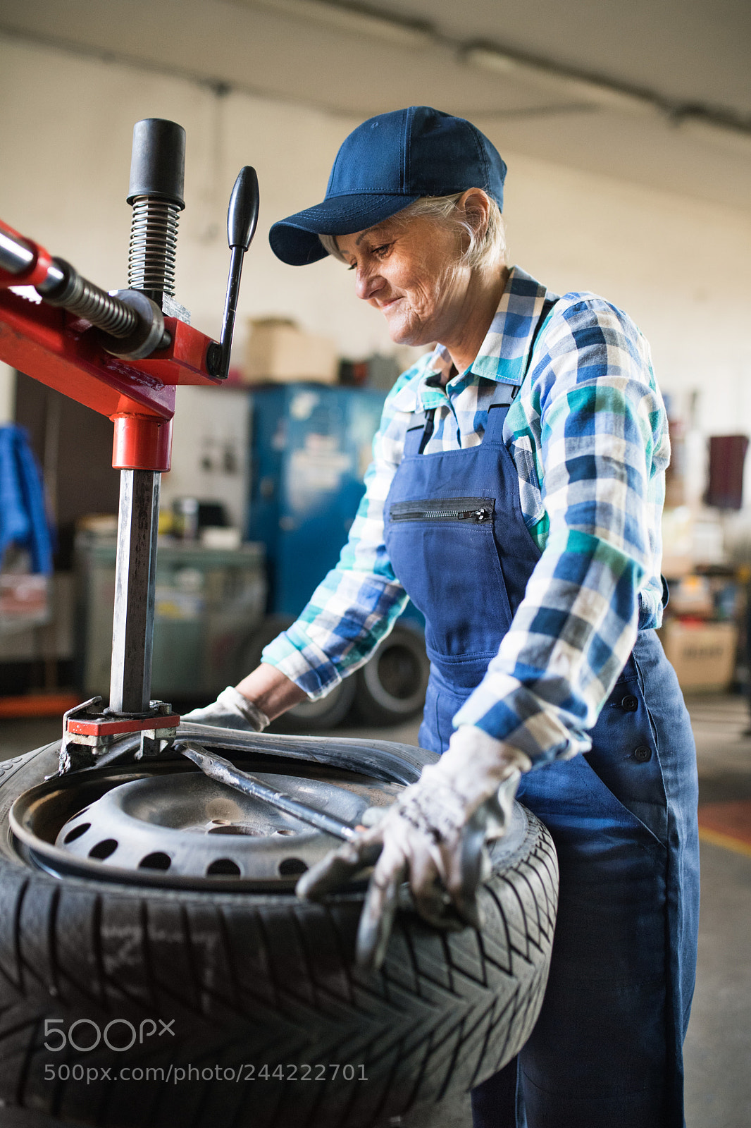 Nikon D5 sample photo. Senior female mechanic repairing photography