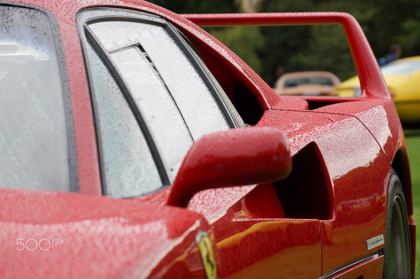 Sony DT 18-135mm F3.5-5.6 SAM sample photo. Ferrari f40 wet look photography