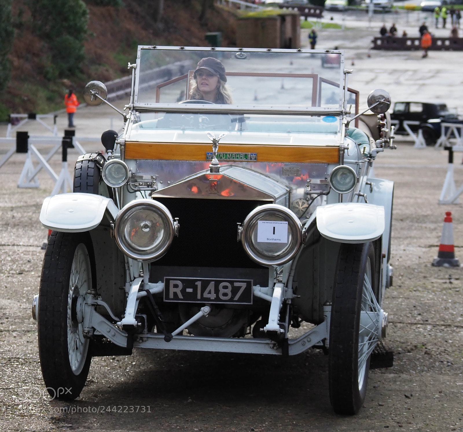Olympus OM-D E-M1 Mark II sample photo. Rolls royce taj mahal photography