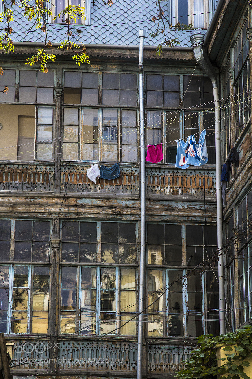 Canon EOS 60D sample photo. Tbilisi windows photography