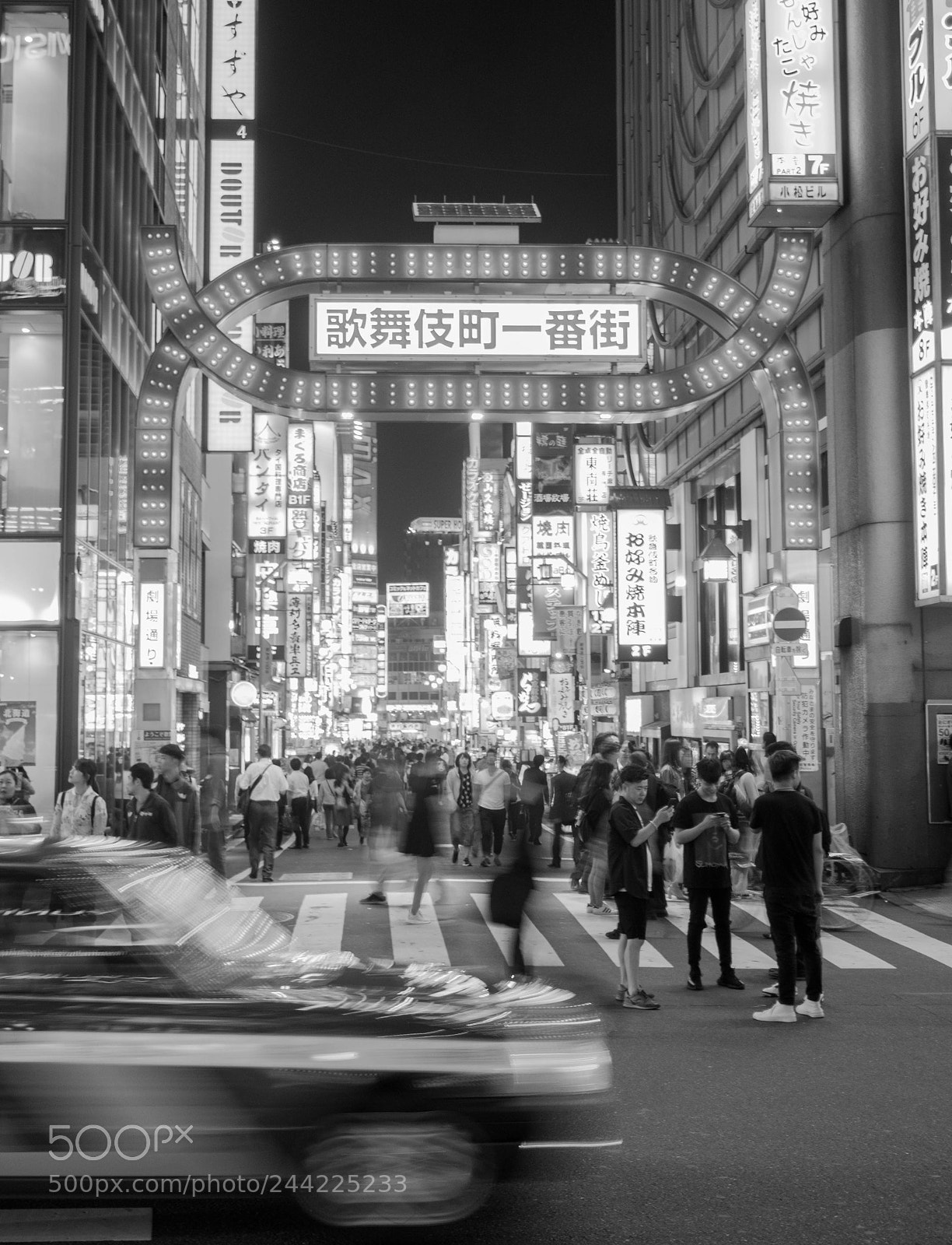 Olympus OM-D E-M10 sample photo. Tokyo night out photography