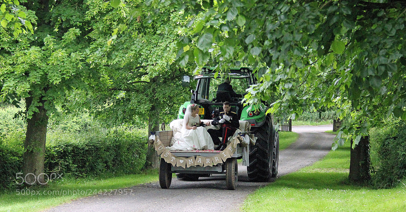 Canon EOS 550D (EOS Rebel T2i / EOS Kiss X4) sample photo. Who booked the car !!!! photography