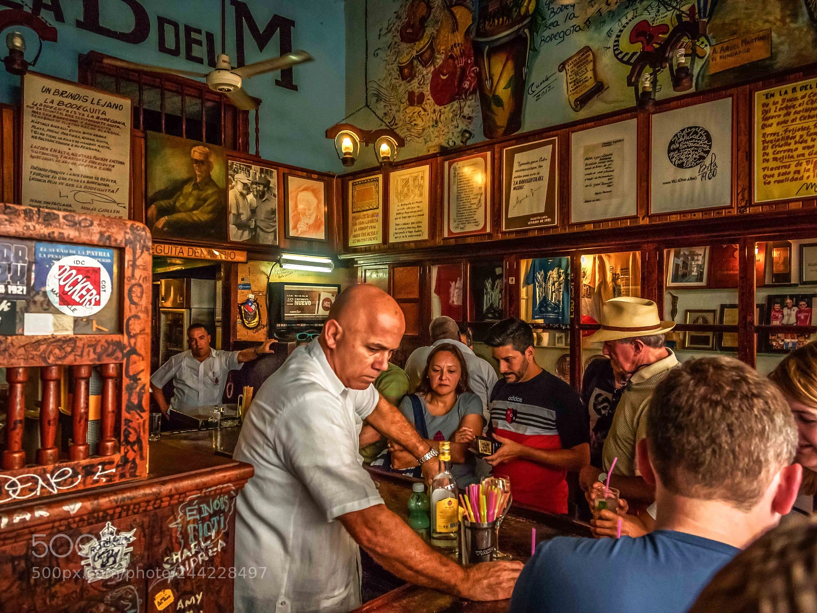 Olympus PEN E-P5 sample photo. The bartender in cuba photography