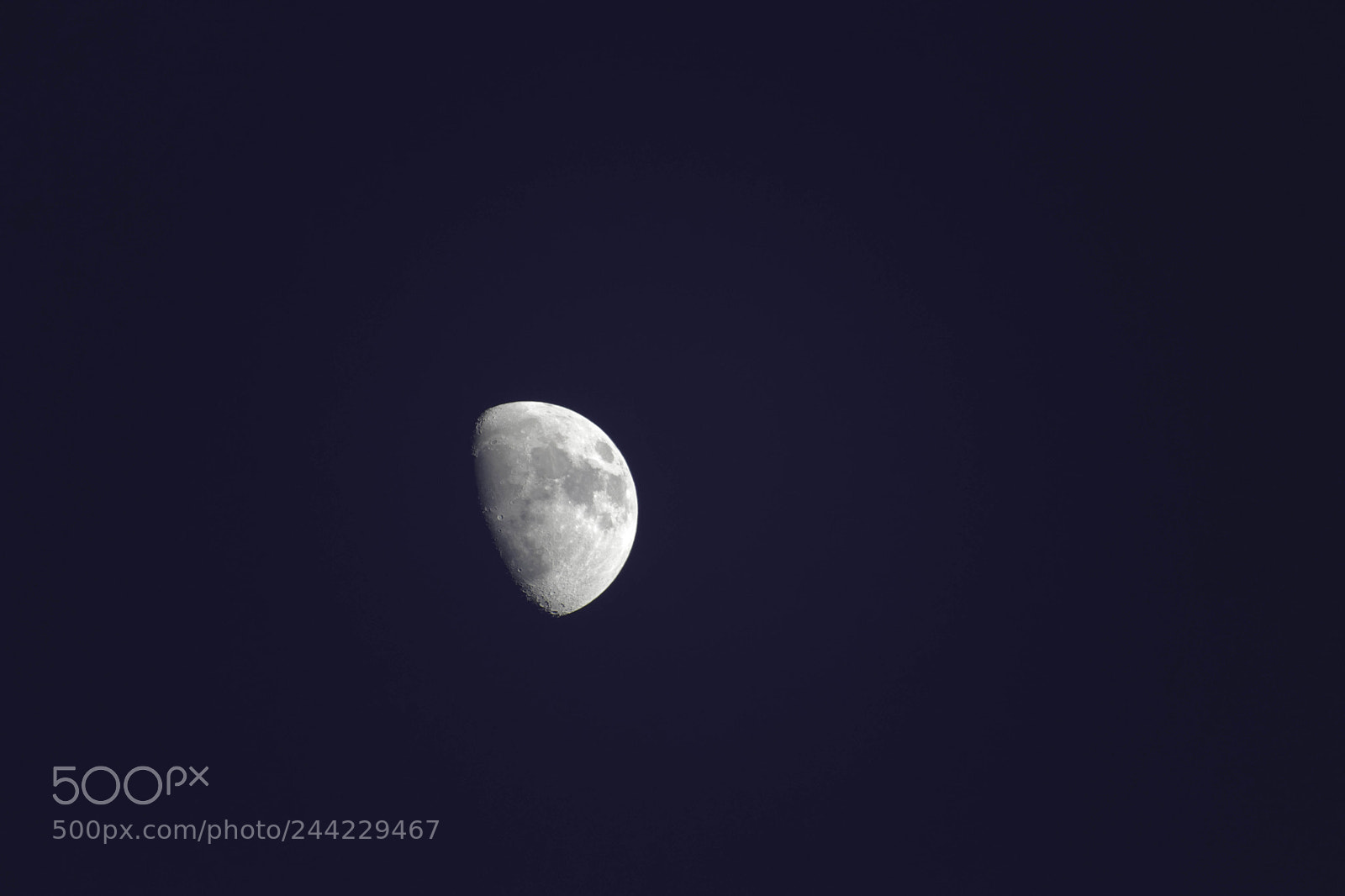 Canon EOS 77D (EOS 9000D / EOS 770D) sample photo. Half moon over brighton photography