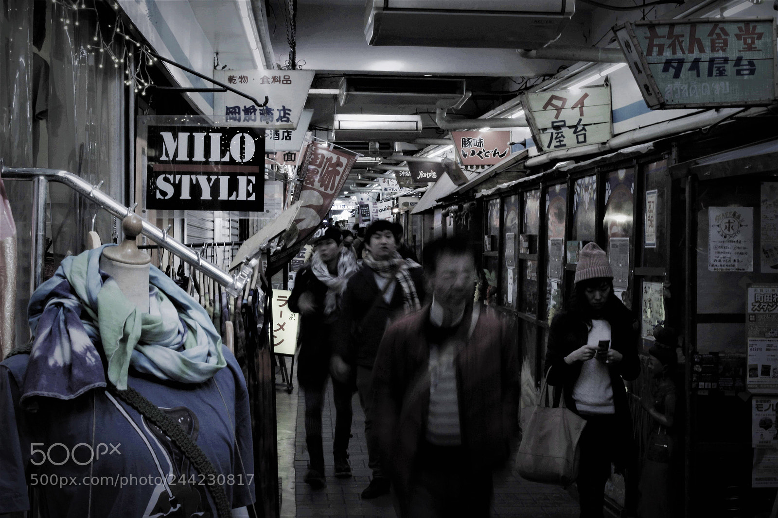 Canon EOS 100D (EOS Rebel SL1 / EOS Kiss X7) sample photo. Nakamise photography
