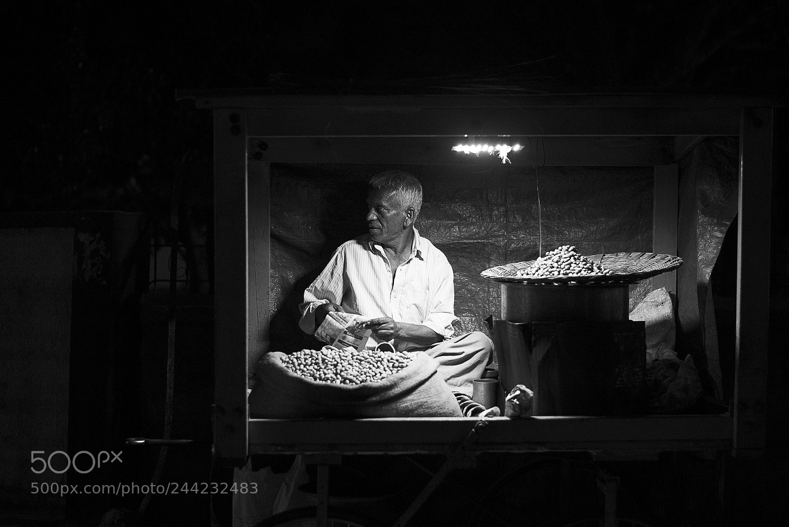 Nikon D610 sample photo. Street vendor at night photography