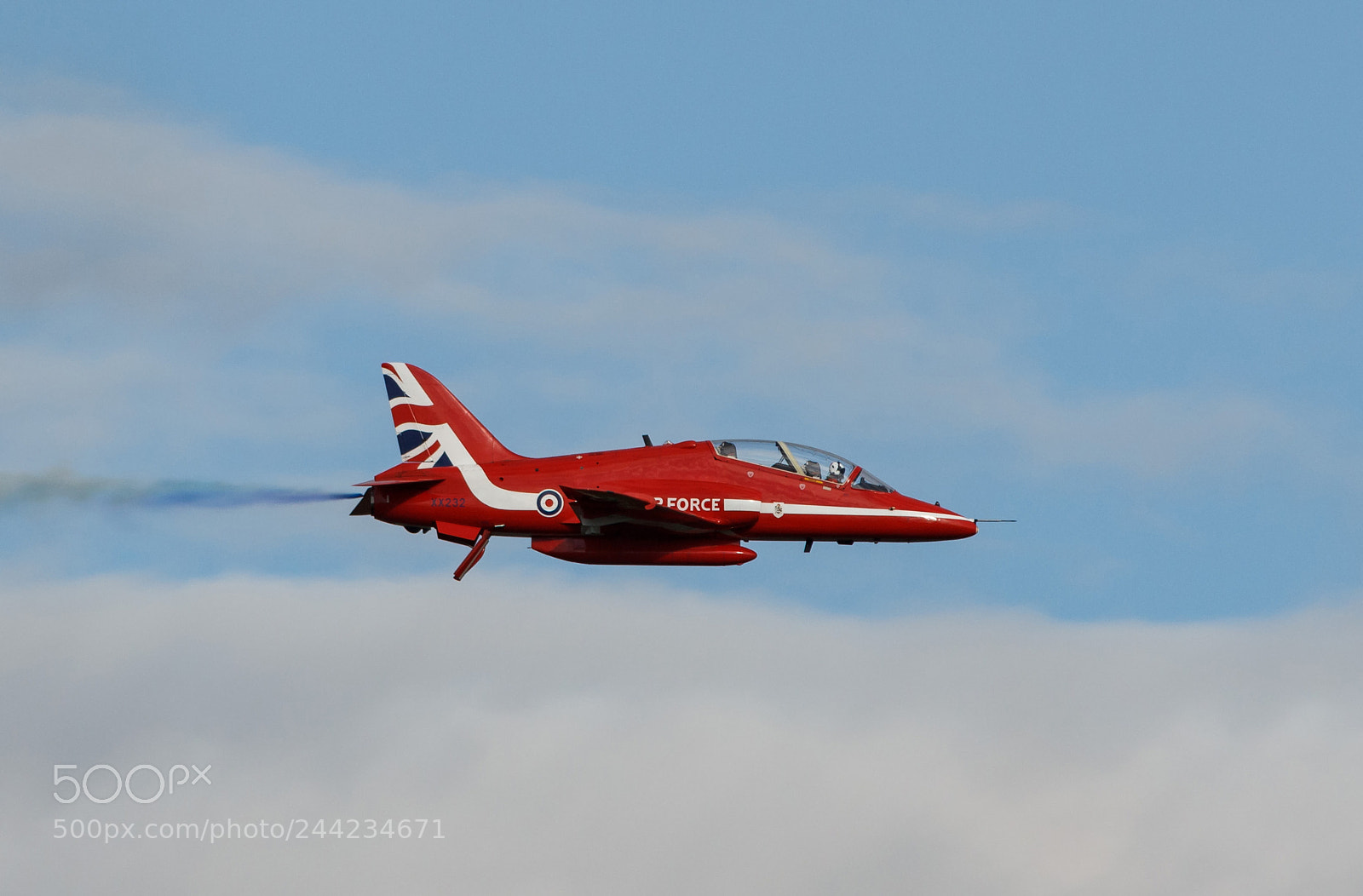 Canon EOS 1200D (EOS Rebel T5 / EOS Kiss X70 / EOS Hi) sample photo. Red arrows hawk t1a photography