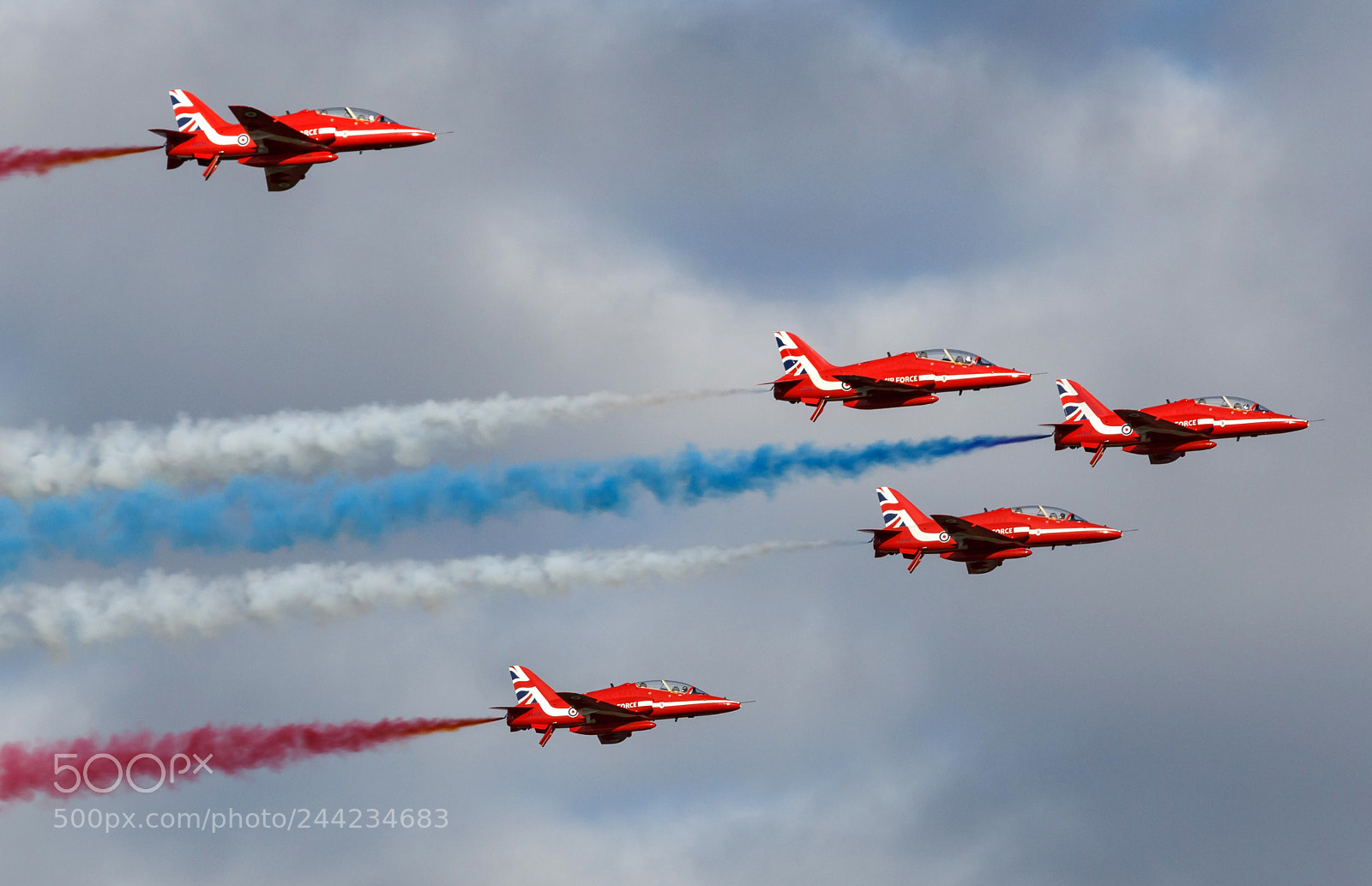 Canon EOS 1200D (EOS Rebel T5 / EOS Kiss X70 / EOS Hi) sample photo. Red arrows photography