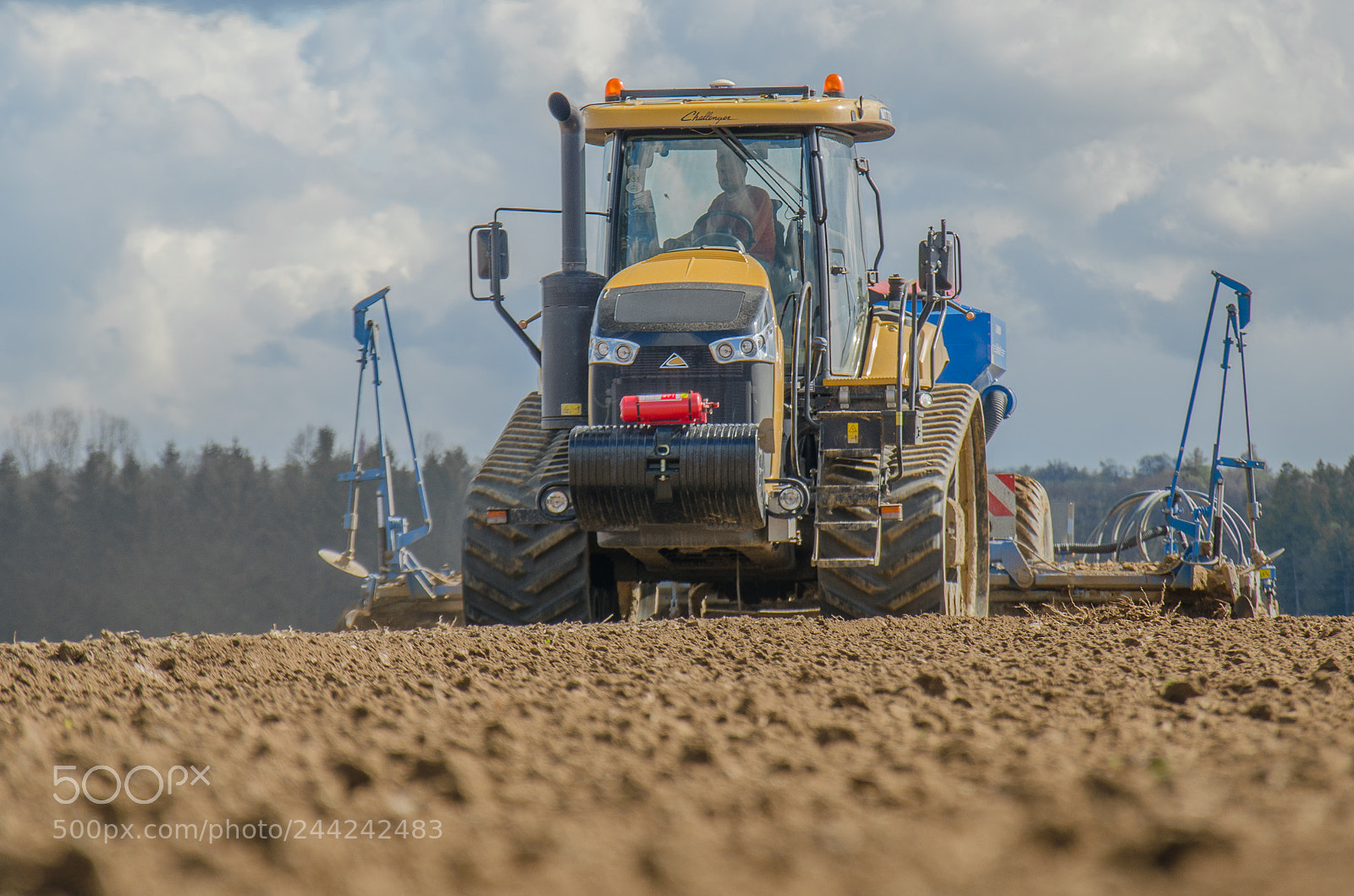Nikon D5100 sample photo. Challenger mt775e photography