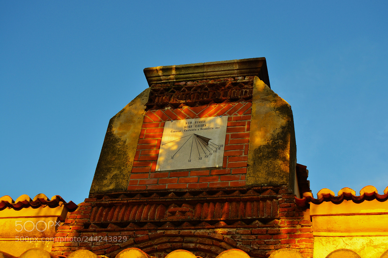 Nikon D3100 sample photo. Reloj solar. solar watch photography