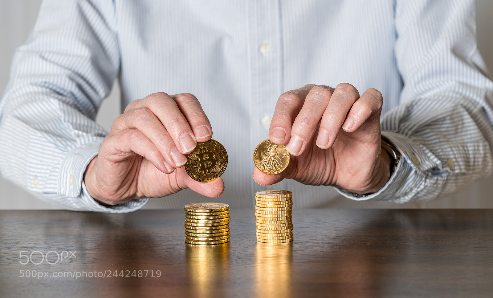 Sony a7R II sample photo. Comparison between gold and photography