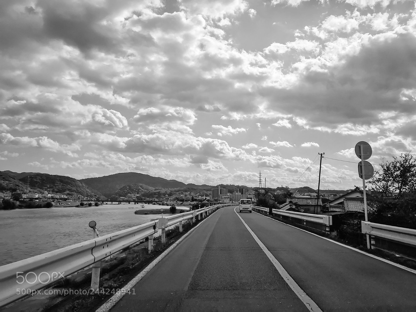 Apple iPhone 7 Plus sample photo. On the road photography