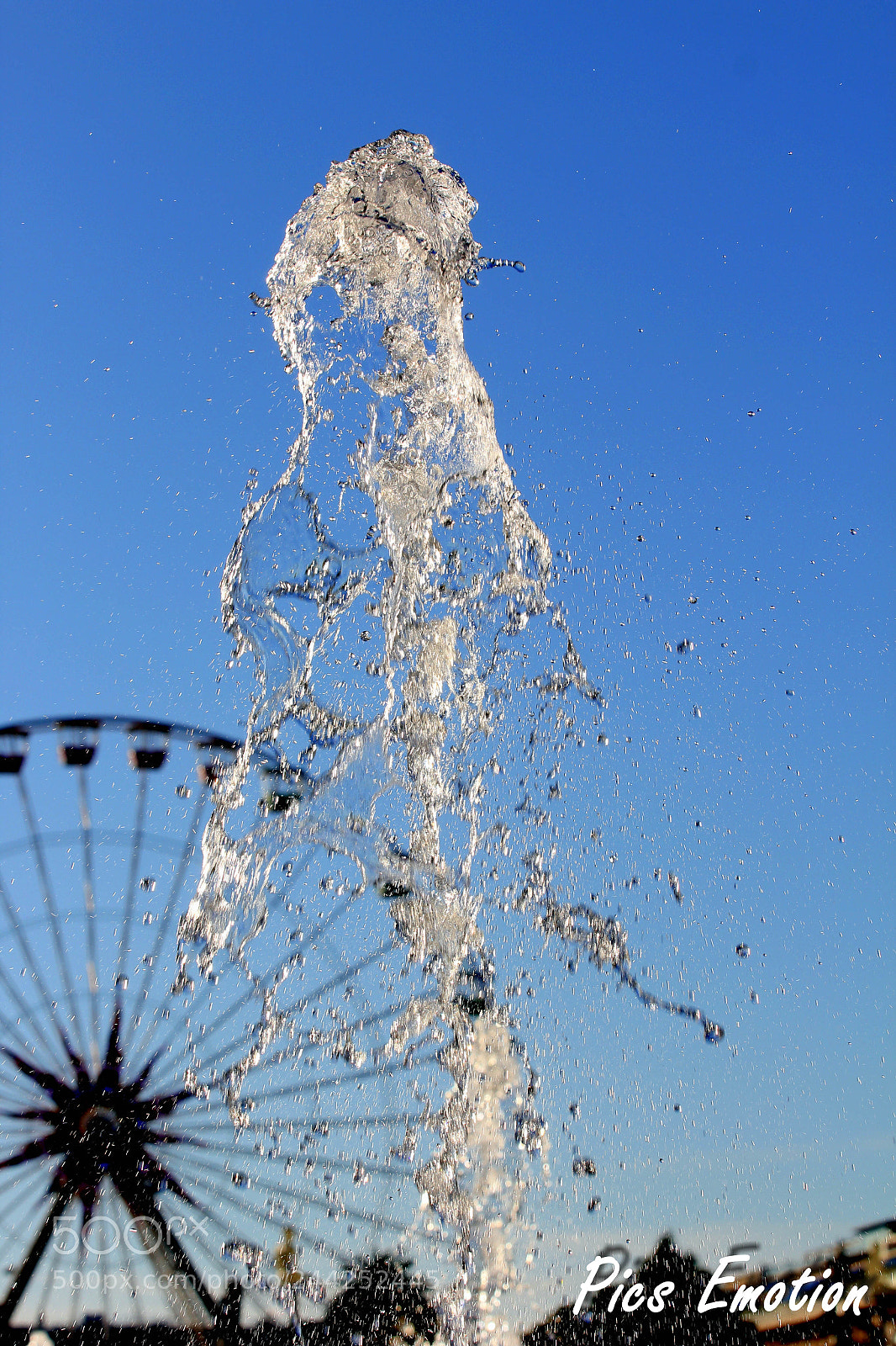 Canon EOS 550D (EOS Rebel T2i / EOS Kiss X4) sample photo. Water jets photography