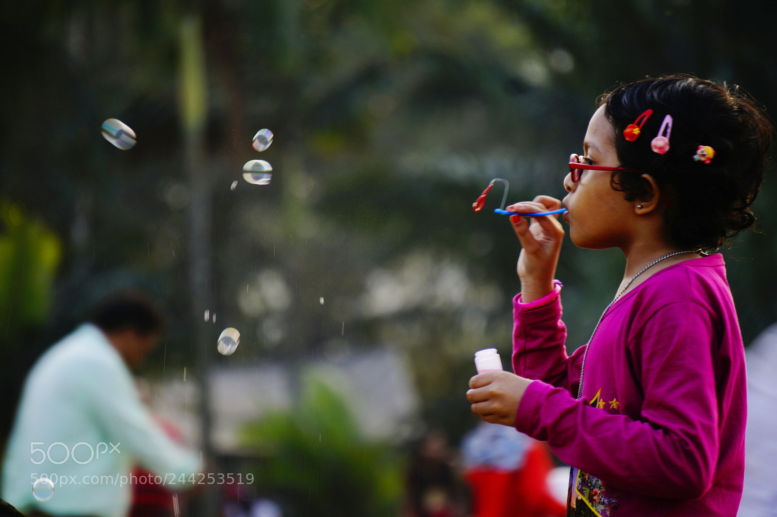 Sony E 55-210mm F4.5-6.3 OSS sample photo. Childhood photography
