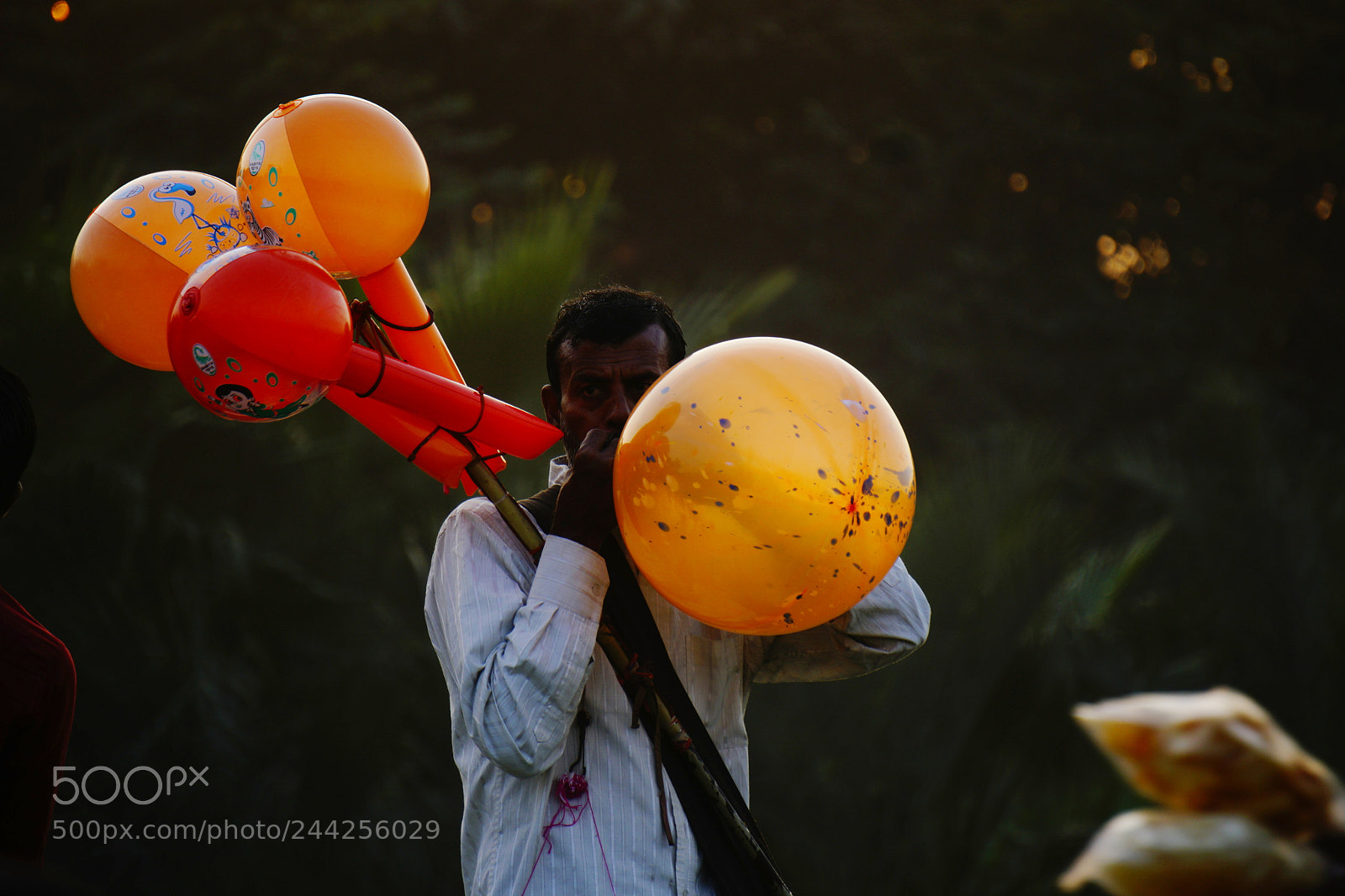 Sony E 55-210mm F4.5-6.3 OSS sample photo. Balloon photography