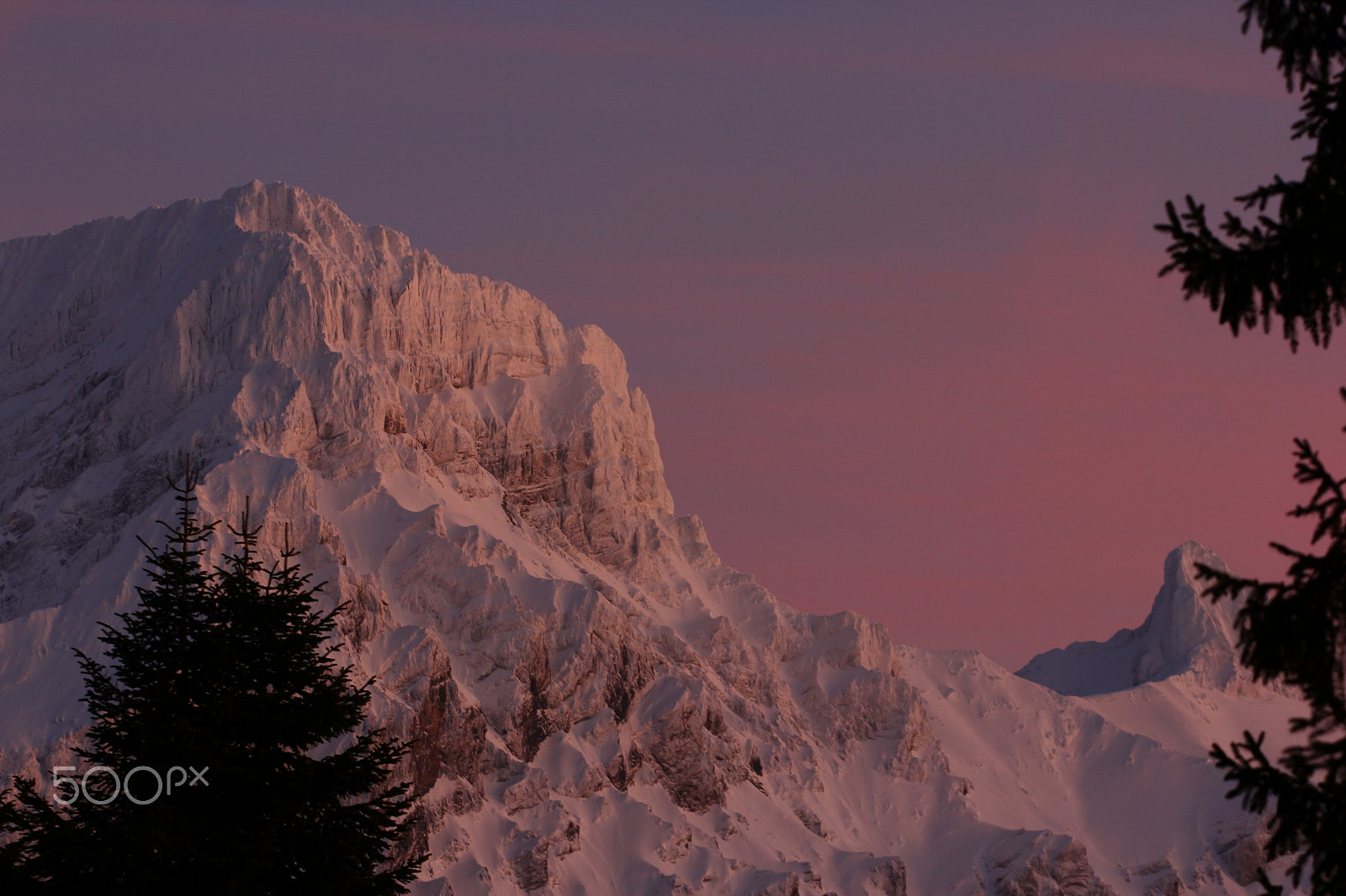 Canon EOS 550D (EOS Rebel T2i / EOS Kiss X4) + Canon EF 70-200mm F4L USM sample photo. The beauty of swiss alps club med villars photography