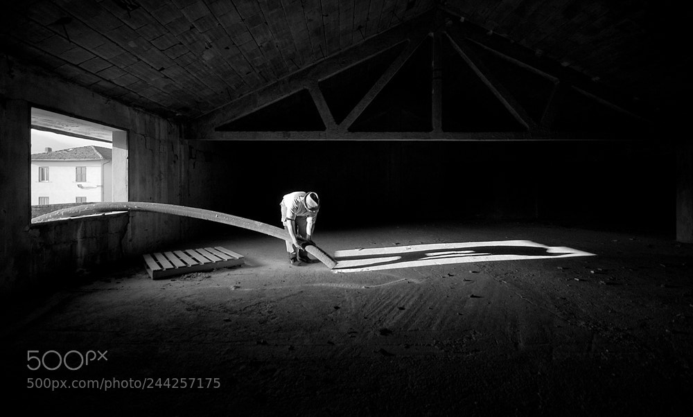 Nikon D300 sample photo. The vacuum shadow photography
