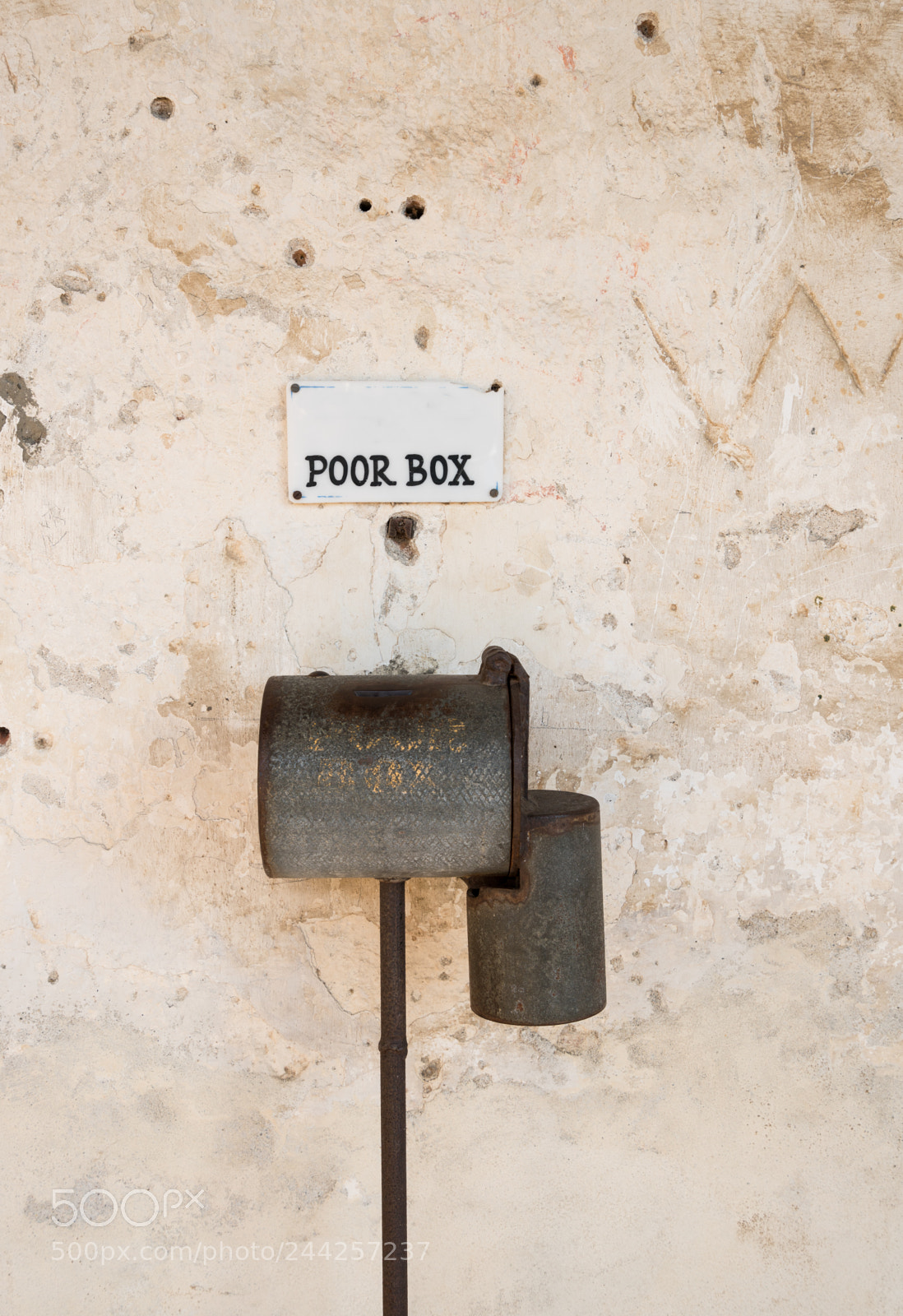 Sony a7R II sample photo. Old ornate poor box photography