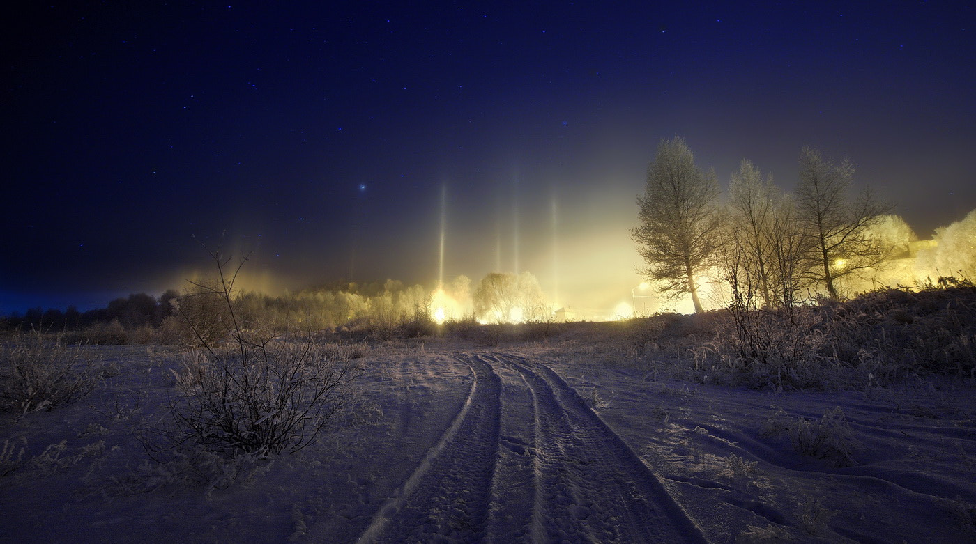 A Series Lens sample photo. Световые столбы photography