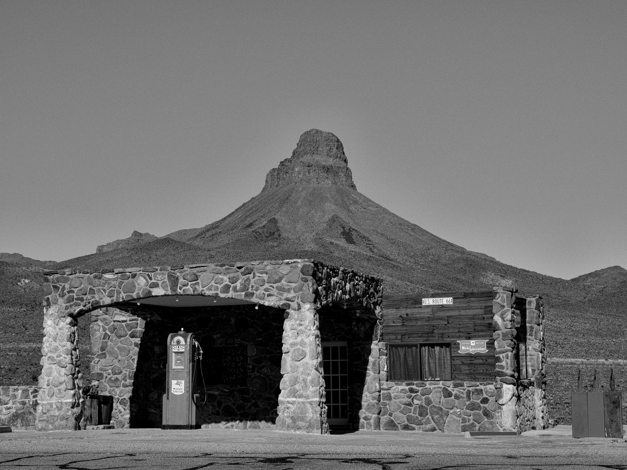 Olympus E-1 sample photo. Cool springs us route 66 2004 photography