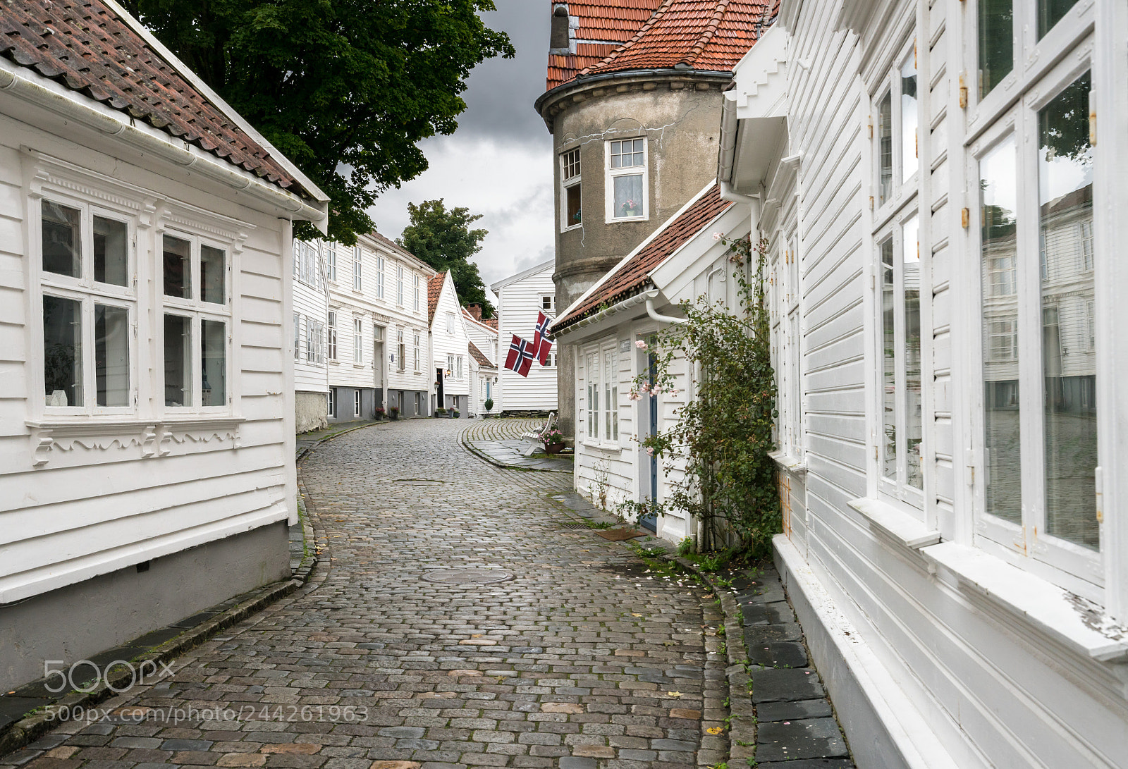 Sony a7R II sample photo. Narrow cobblestone street in photography