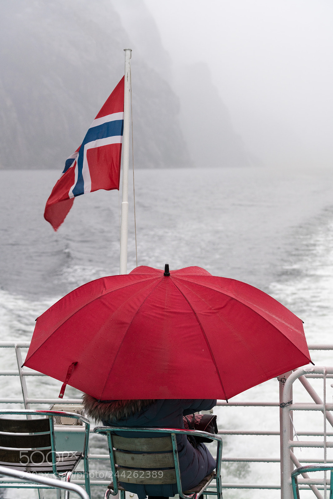 Sony a7R II sample photo. Passenger on wet tour photography