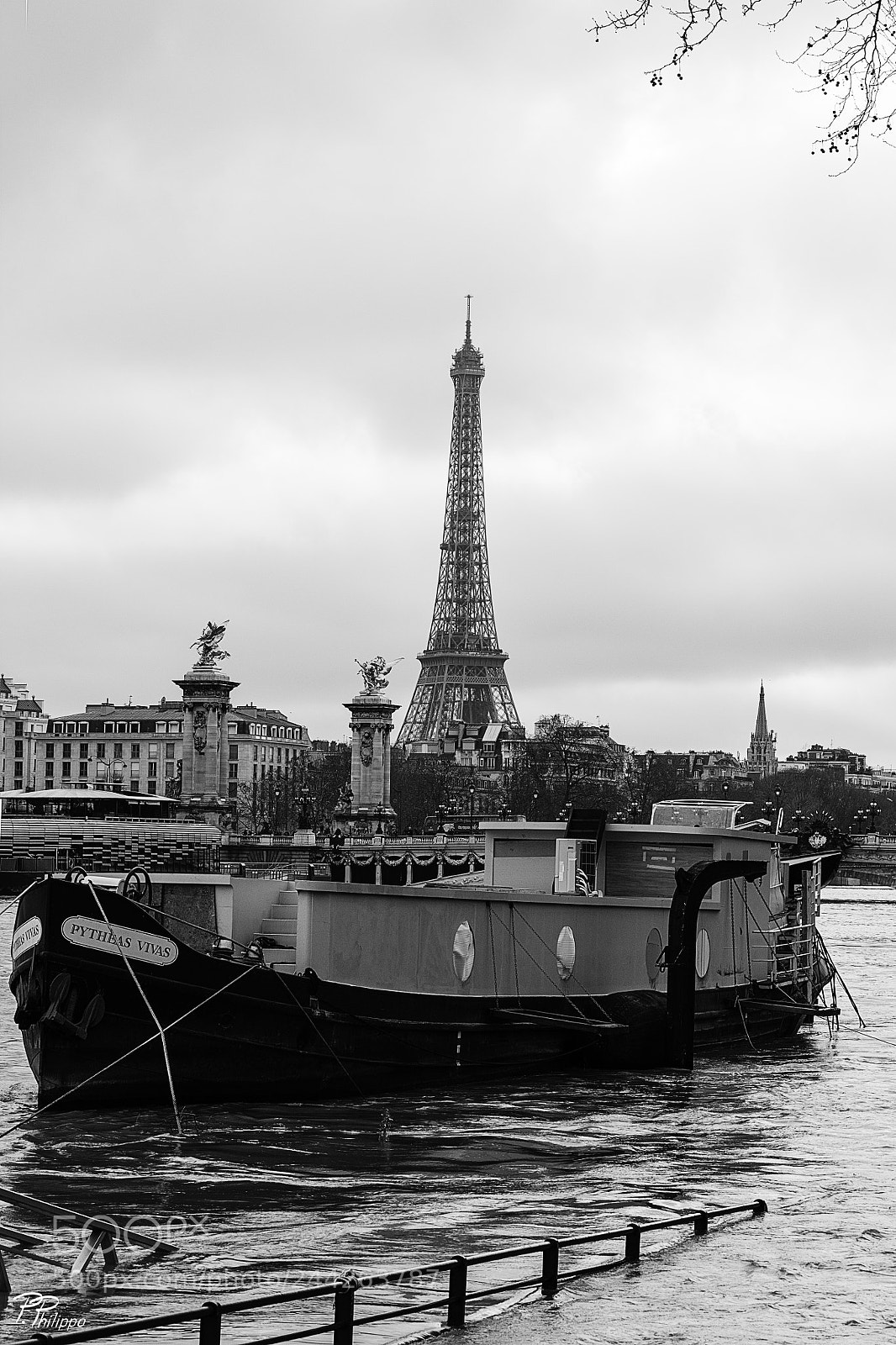 Canon EOS 5DS R sample photo. Flood of  seine photography