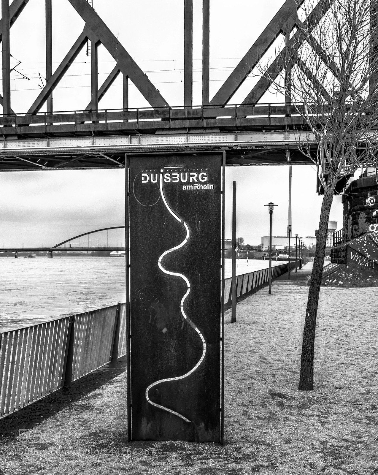 Canon EOS 450D (EOS Rebel XSi / EOS Kiss X2) sample photo. Monochrom duisburg photography