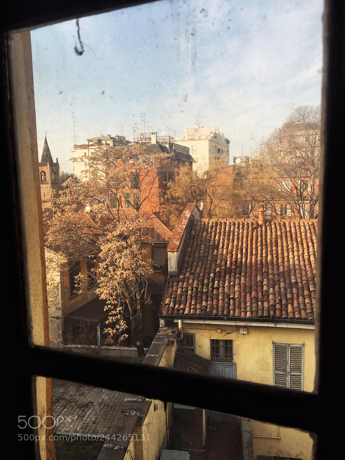 Apple iPhone 6s sample photo. Painting in old window photography